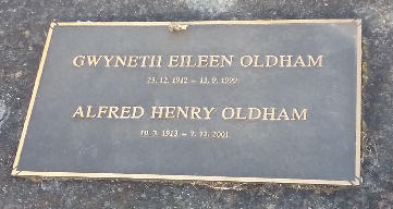 OLDHAM Alfred Herny 1913-2001 grave.jpg